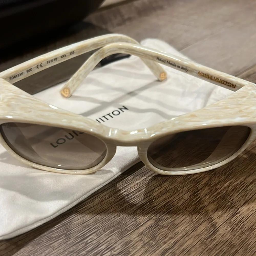Louis Vuitton Ivory Juliette Sunglasses Z0612W - Picture 9 of 9